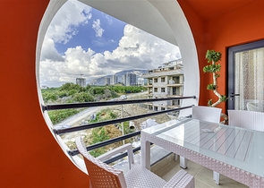 شقق بالتقسيط في  محمودلار - مجمع قيد الانشاء -مناسب للاستثمار .