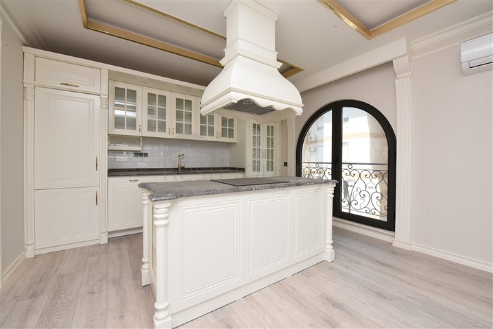 شقق على البحر في الانيا - مجمع بخدمات 5 نجوم - شقة 2 غرفة وصالة -مركز الانيا 