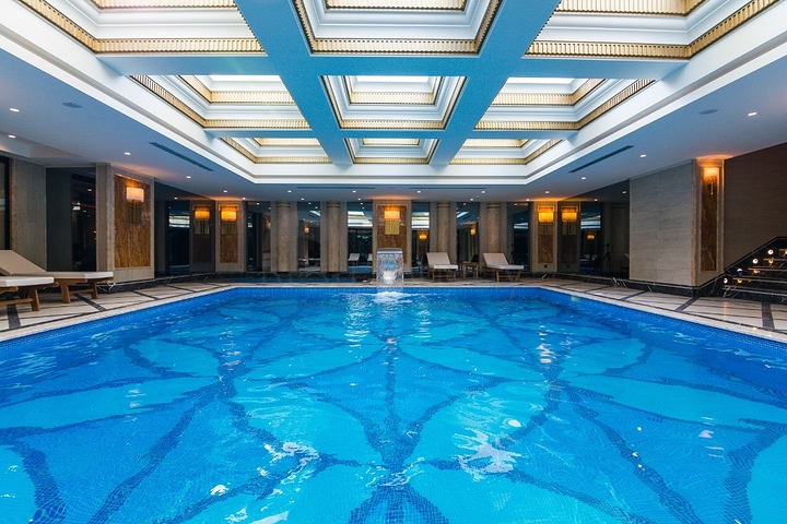 شقق على البحر في الانيا - مجمع بخدمات 5 نجوم - شقة 2 غرفة وصالة -مركز الانيا 