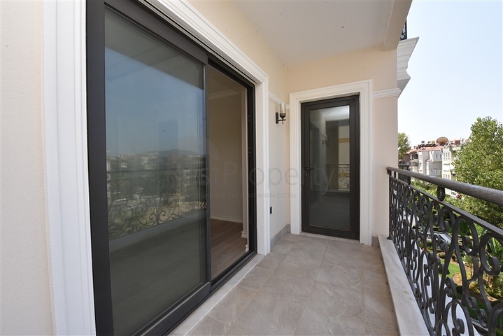 شقق على البحر في الانيا - مجمع بخدمات 5 نجوم - شقة 2 غرفة وصالة -مركز الانيا 