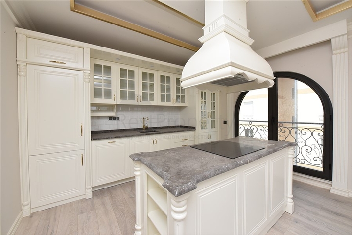 شقق على البحر في الانيا - مجمع بخدمات 5 نجوم - شقة 2 غرفة وصالة -مركز الانيا 