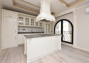 شقق على البحر في الانيا - مجمع بخدمات 5 نجوم - شقة 2 غرفة وصالة -مركز الانيا 