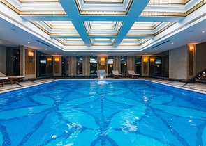 شقق على البحر في الانيا - مجمع بخدمات 5 نجوم - شقة 2 غرفة وصالة -مركز الانيا 