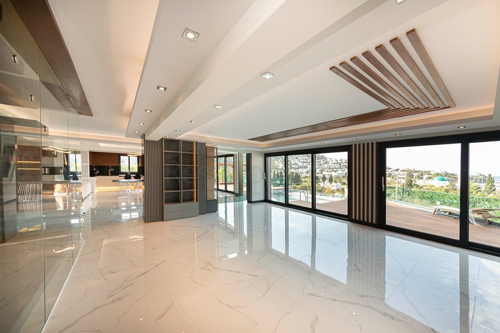 فلل للبيع في بودروم - فاخرة باطلالة بحر - 6 غرف وصالة .