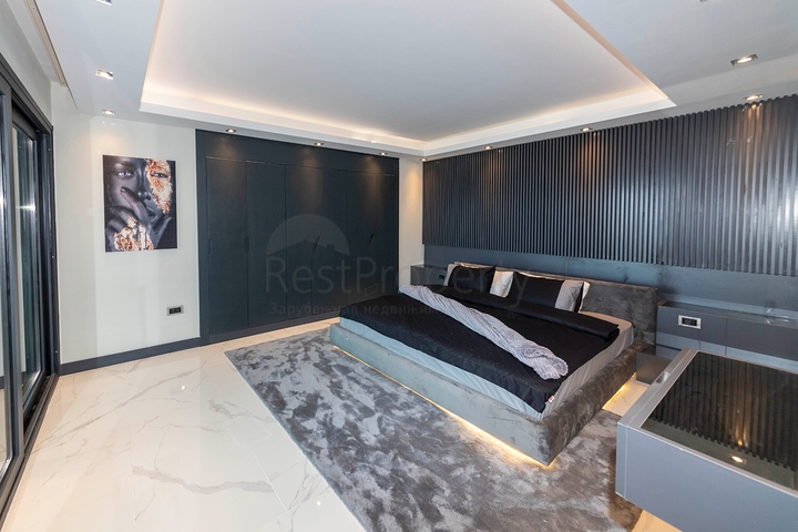 فلل للبيع في بودروم - فاخرة باطلالة بحر - 6 غرف وصالة .