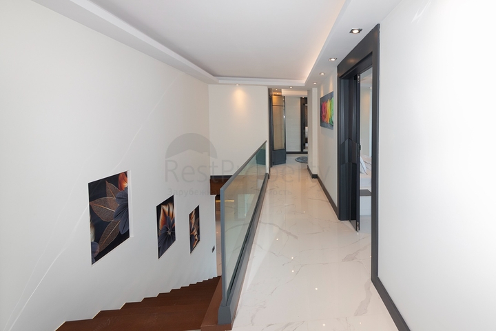 فلل للبيع في بودروم - فاخرة باطلالة بحر - 6 غرف وصالة .