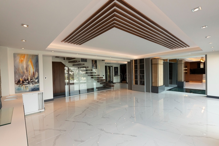 فلل للبيع في بودروم - فاخرة باطلالة بحر - 6 غرف وصالة .