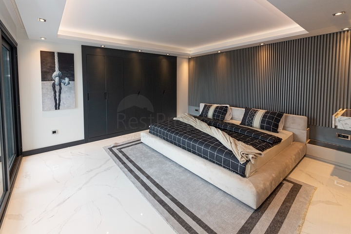 فلل للبيع في بودروم - فاخرة باطلالة بحر - 6 غرف وصالة .