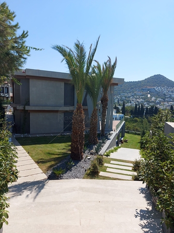 فلل للبيع في بودروم - فاخرة باطلالة بحر - 6 غرف وصالة .