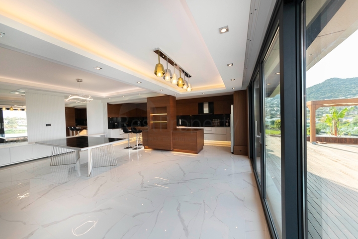 فلل للبيع في بودروم - فاخرة باطلالة بحر - 6 غرف وصالة .