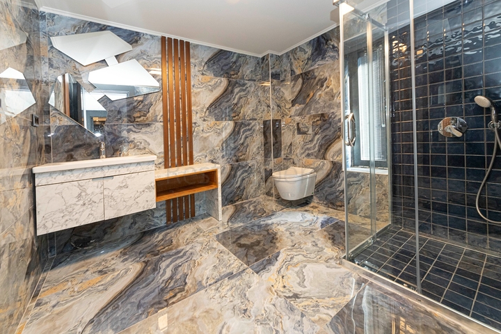 فلل للبيع في بودروم - فاخرة باطلالة بحر - 6 غرف وصالة .