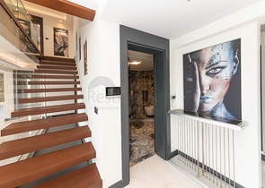 فلل للبيع في بودروم - فاخرة باطلالة بحر - 6 غرف وصالة .