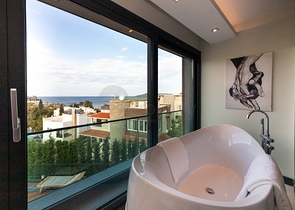 فلل للبيع في بودروم - فاخرة باطلالة بحر - 6 غرف وصالة .