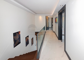 فلل للبيع في بودروم - فاخرة باطلالة بحر - 6 غرف وصالة .