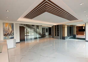 فلل للبيع في بودروم - فاخرة باطلالة بحر - 6 غرف وصالة .