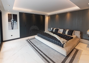 فلل للبيع في بودروم - فاخرة باطلالة بحر - 6 غرف وصالة .