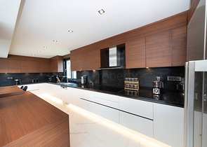 فلل للبيع في بودروم - فاخرة باطلالة بحر - 6 غرف وصالة .