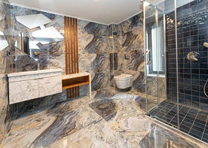 فلل للبيع في بودروم - فاخرة باطلالة بحر - 6 غرف وصالة .