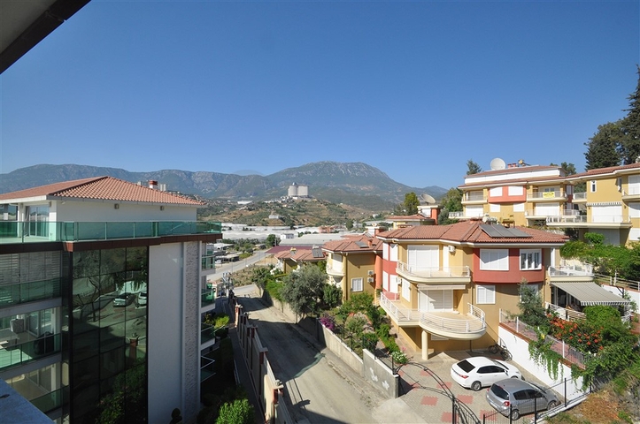 شقة واسعة للبيع في الانيا - تصميم 3 غرف وصالة -دوبلكس -في كارجيجاك / الانيا 