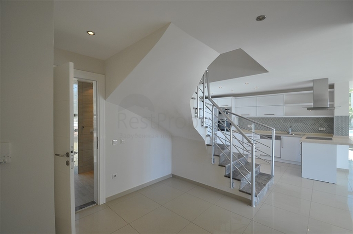 شقة واسعة للبيع في الانيا - تصميم 3 غرف وصالة -دوبلكس -في كارجيجاك / الانيا 