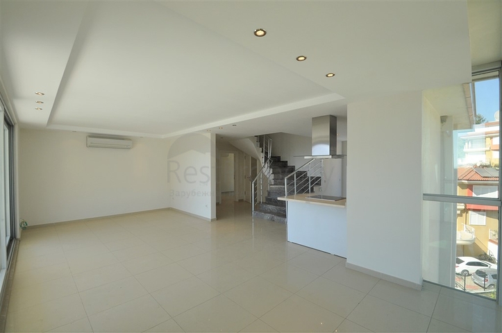 شقة واسعة للبيع في الانيا - تصميم 3 غرف وصالة -دوبلكس -في كارجيجاك / الانيا 