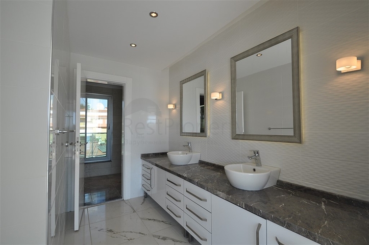 شقة واسعة للبيع في الانيا - تصميم 3 غرف وصالة -دوبلكس -في كارجيجاك / الانيا 