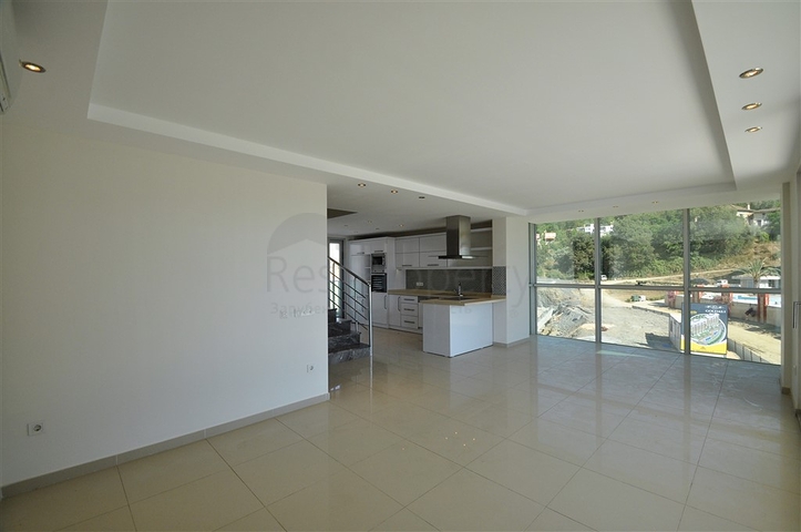 شقة واسعة للبيع في الانيا - تصميم 3 غرف وصالة -دوبلكس -في كارجيجاك / الانيا 