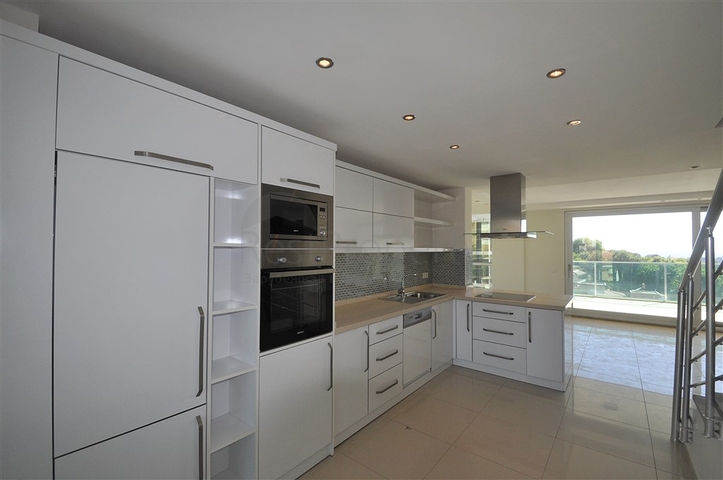 شقة واسعة للبيع في الانيا - تصميم 3 غرف وصالة -دوبلكس -في كارجيجاك / الانيا 