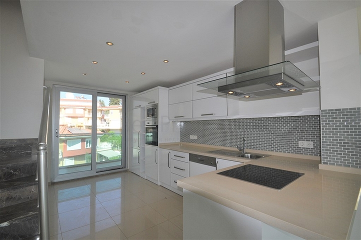 شقة واسعة للبيع في الانيا - تصميم 3 غرف وصالة -دوبلكس -في كارجيجاك / الانيا 