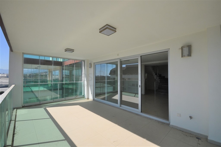 شقة واسعة للبيع في الانيا - تصميم 3 غرف وصالة -دوبلكس -في كارجيجاك / الانيا 