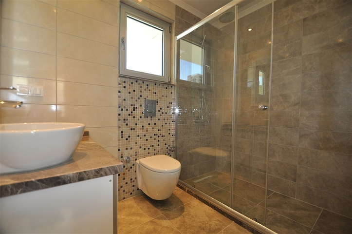 شقة واسعة للبيع في الانيا - تصميم 3 غرف وصالة -دوبلكس -في كارجيجاك / الانيا 