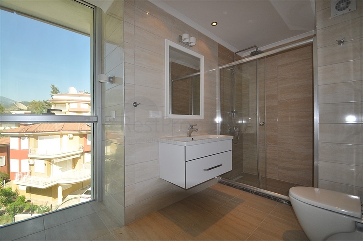 شقة واسعة للبيع في الانيا - تصميم 3 غرف وصالة -دوبلكس -في كارجيجاك / الانيا 