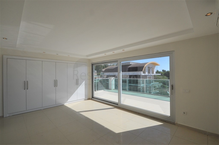 شقة واسعة للبيع في الانيا - تصميم 3 غرف وصالة -دوبلكس -في كارجيجاك / الانيا 