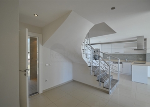 شقة واسعة للبيع في الانيا - تصميم 3 غرف وصالة -دوبلكس -في كارجيجاك / الانيا 