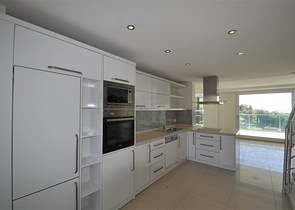 شقة واسعة للبيع في الانيا - تصميم 3 غرف وصالة -دوبلكس -في كارجيجاك / الانيا 