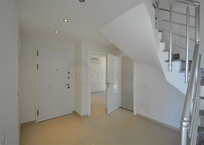 شقة واسعة للبيع في الانيا - تصميم 3 غرف وصالة -دوبلكس -في كارجيجاك / الانيا 