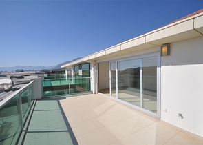 شقة واسعة للبيع في الانيا - تصميم 3 غرف وصالة -دوبلكس -في كارجيجاك / الانيا 