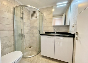 اطلالة بحرفي الانيا -شقة انيقة -تصميم 1+1 - في محمودلار / الانيا  