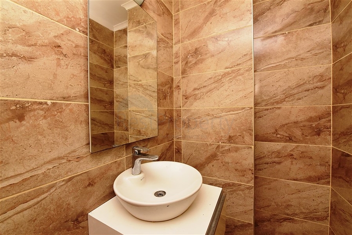 شقة مطبخ منفصل في الانيا - غرفتين وصالة -ضمن مجمع فاخر -كاستل / الانيا 