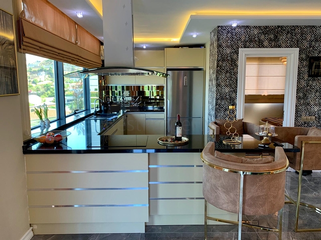 فيلا اطلالة بحر في الانيا -4 غرف وصالة - مسبح خاص -في كارجيجاك / الانيا