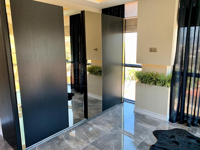 فيلا اطلالة بحر في الانيا -4 غرف وصالة - مسبح خاص -في كارجيجاك / الانيا