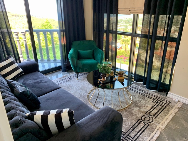 فيلا اطلالة بحر في الانيا -4 غرف وصالة - مسبح خاص -في كارجيجاك / الانيا