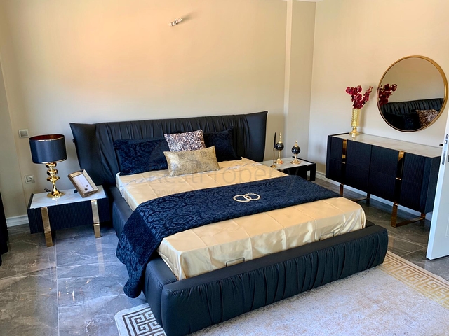 فيلا اطلالة بحر في الانيا -4 غرف وصالة - مسبح خاص -في كارجيجاك / الانيا