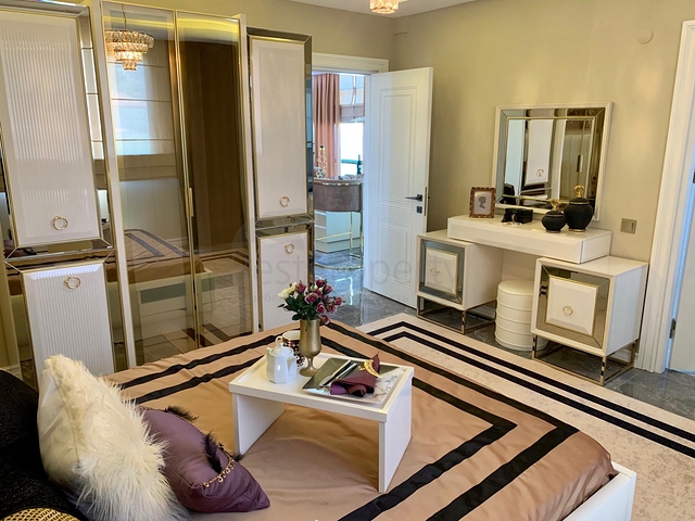 فيلا اطلالة بحر في الانيا -4 غرف وصالة - مسبح خاص -في كارجيجاك / الانيا