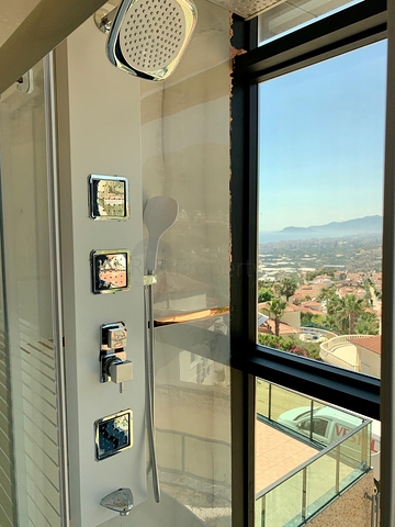 فيلا اطلالة بحر في الانيا -4 غرف وصالة - مسبح خاص -في كارجيجاك / الانيا