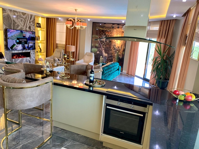 فيلا اطلالة بحر في الانيا -4 غرف وصالة - مسبح خاص -في كارجيجاك / الانيا