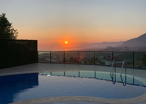 فيلا اطلالة بحر في الانيا -4 غرف وصالة - مسبح خاص -في كارجيجاك / الانيا