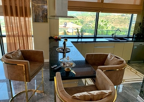 فيلا اطلالة بحر في الانيا -4 غرف وصالة - مسبح خاص -في كارجيجاك / الانيا