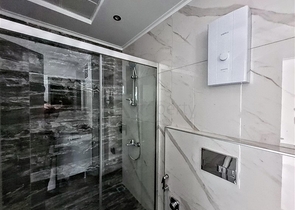 شقق فاخرة في الانيا - تصميم غرفة وصالة -ضمن مجمع انيق -في كارجيجاك / الانيا 