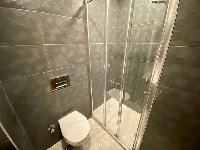 عقارات محمودلار - شقة غرفة وصالة -جديدة وضمن مجمع فاخر -في محمودلار / الانيا 